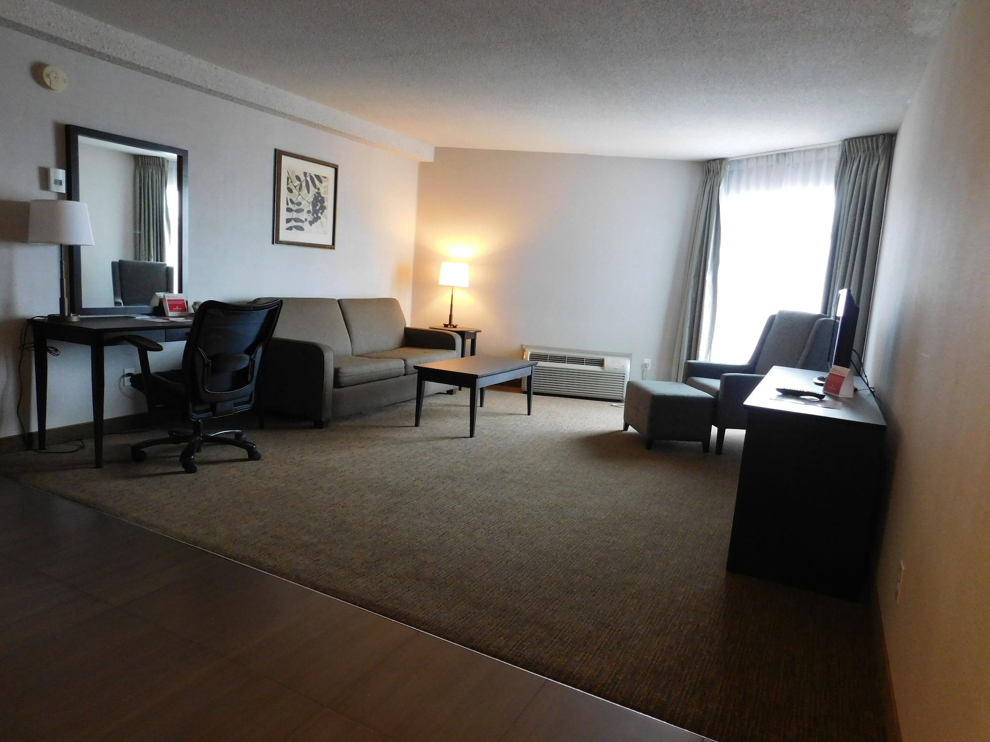 Ramada by Wyndham Kamloops Hotel Bagian luar foto