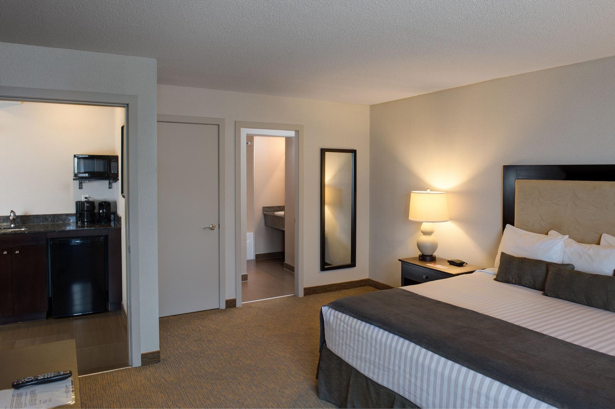 Ramada by Wyndham Kamloops Hotel Bagian luar foto