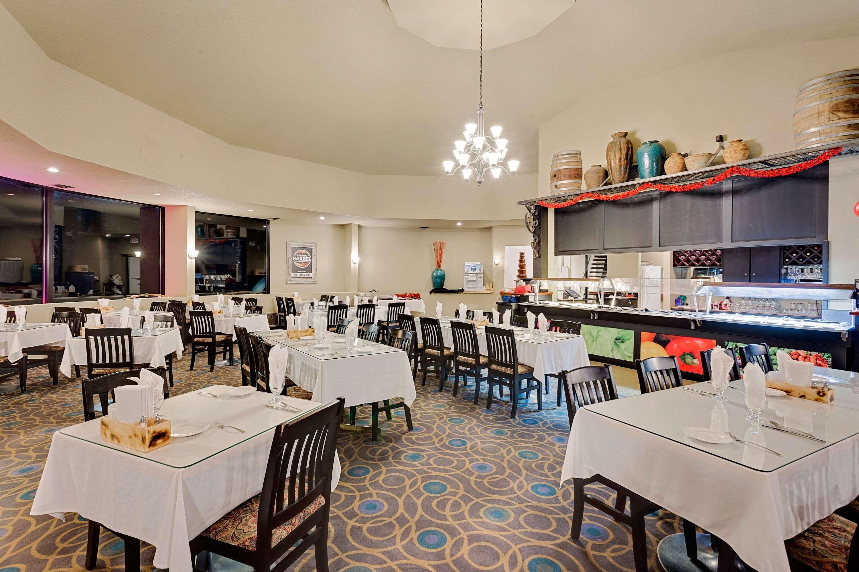 Ramada by Wyndham Kamloops Hotel Bagian luar foto