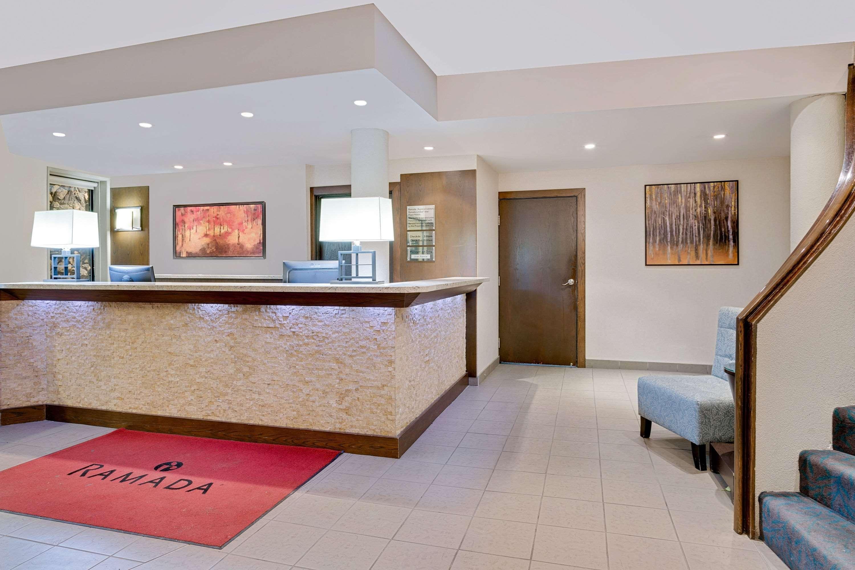 Ramada by Wyndham Kamloops Hotel Bagian luar foto
