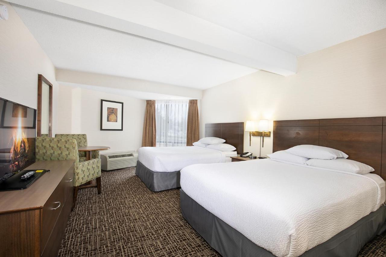 Ramada by Wyndham Kamloops Hotel Bagian luar foto
