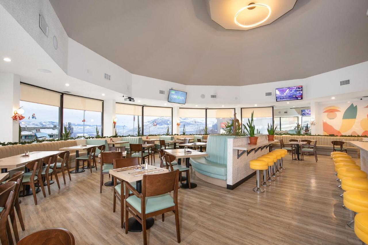 Ramada by Wyndham Kamloops Hotel Bagian luar foto