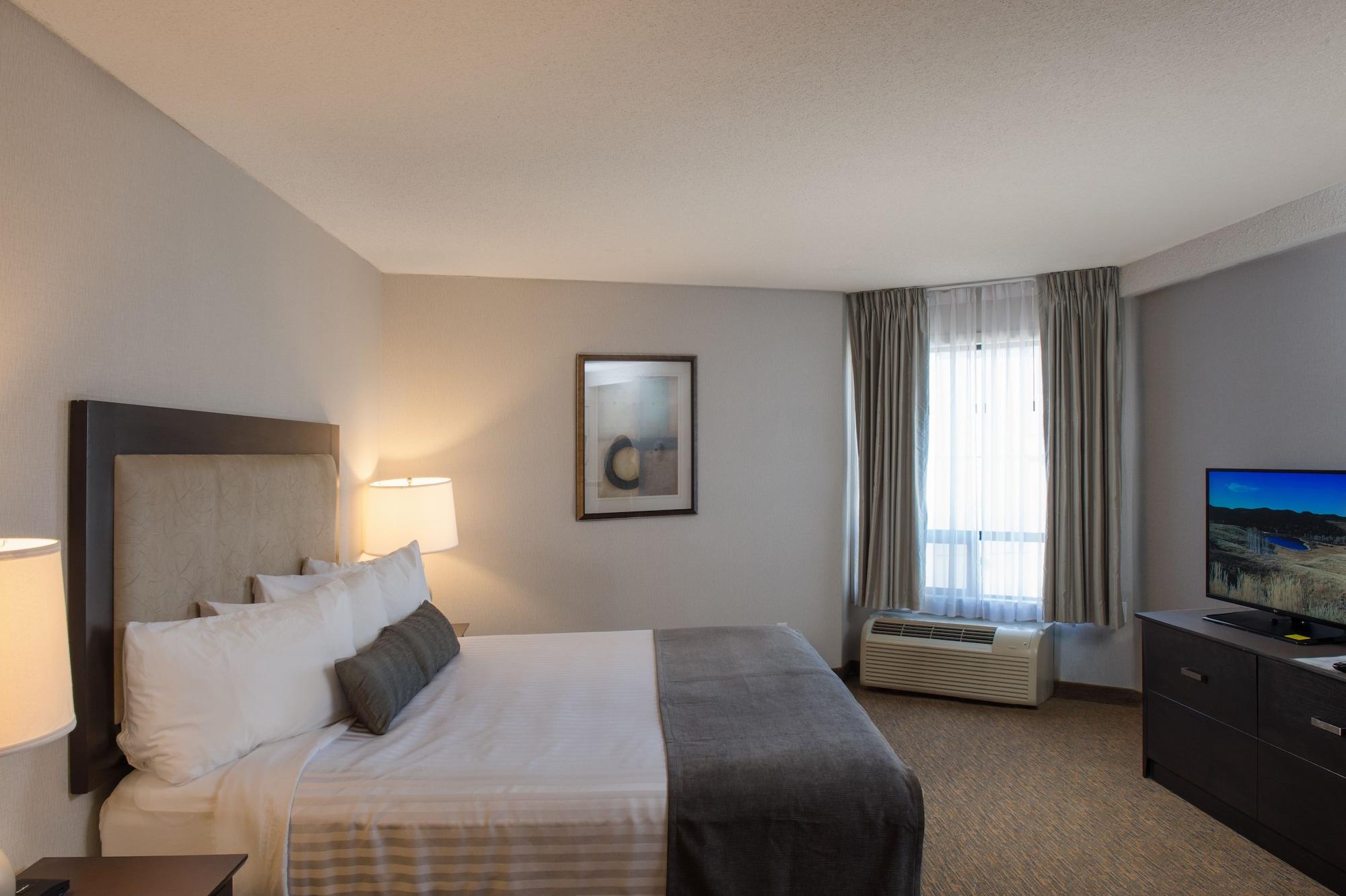 Ramada by Wyndham Kamloops Hotel Bagian luar foto