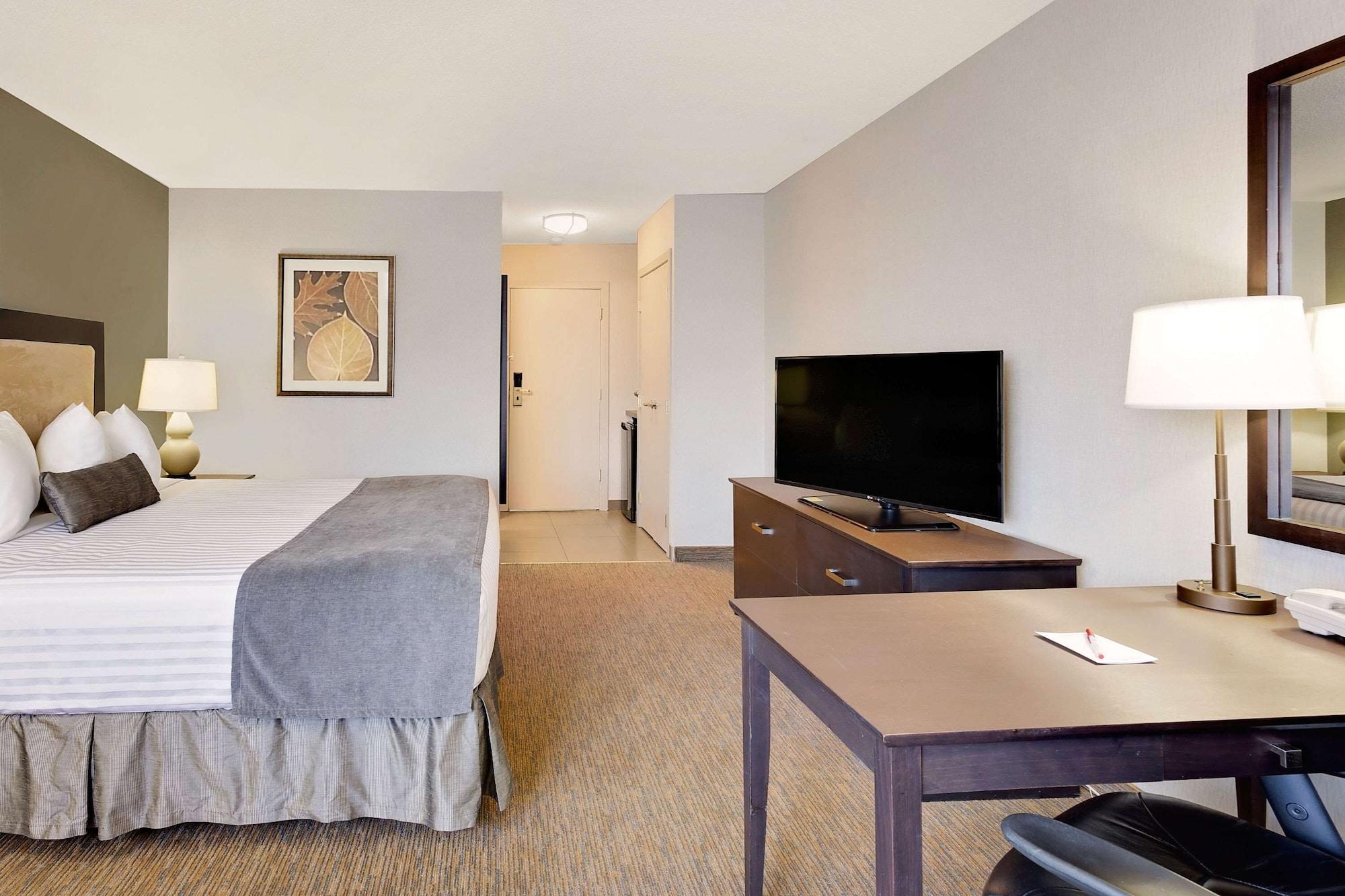 Ramada by Wyndham Kamloops Hotel Bagian luar foto
