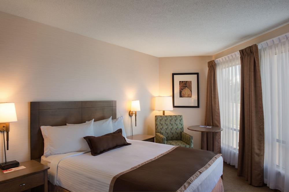 Ramada by Wyndham Kamloops Hotel Bagian luar foto