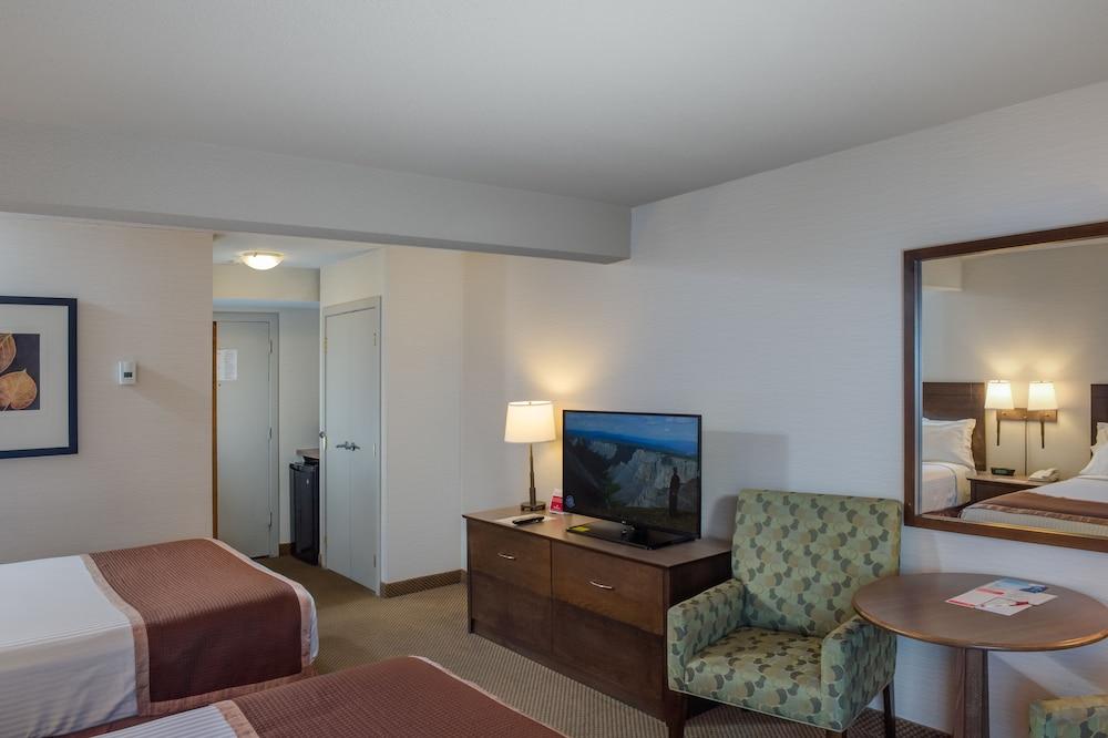 Ramada by Wyndham Kamloops Hotel Bagian luar foto