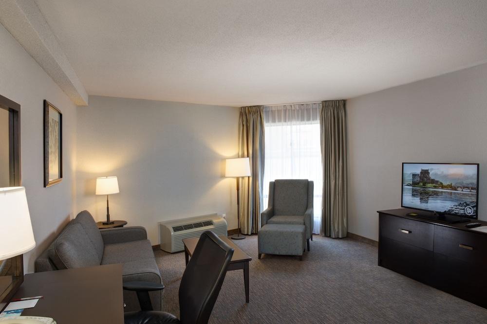 Ramada by Wyndham Kamloops Hotel Bagian luar foto