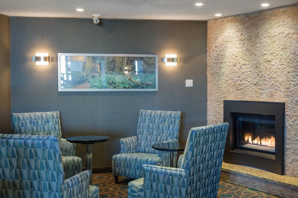 Ramada by Wyndham Kamloops Hotel Bagian luar foto