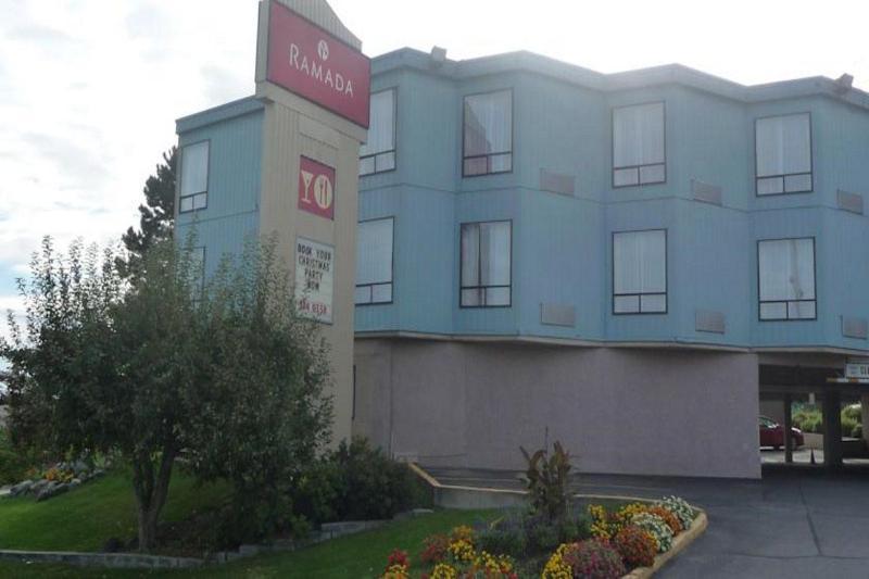 Ramada by Wyndham Kamloops Hotel Bagian luar foto
