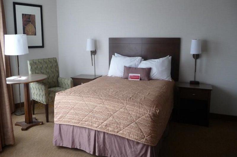 Ramada by Wyndham Kamloops Hotel Bagian luar foto