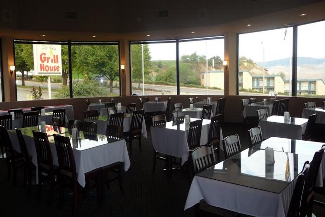 Ramada by Wyndham Kamloops Hotel Bagian luar foto