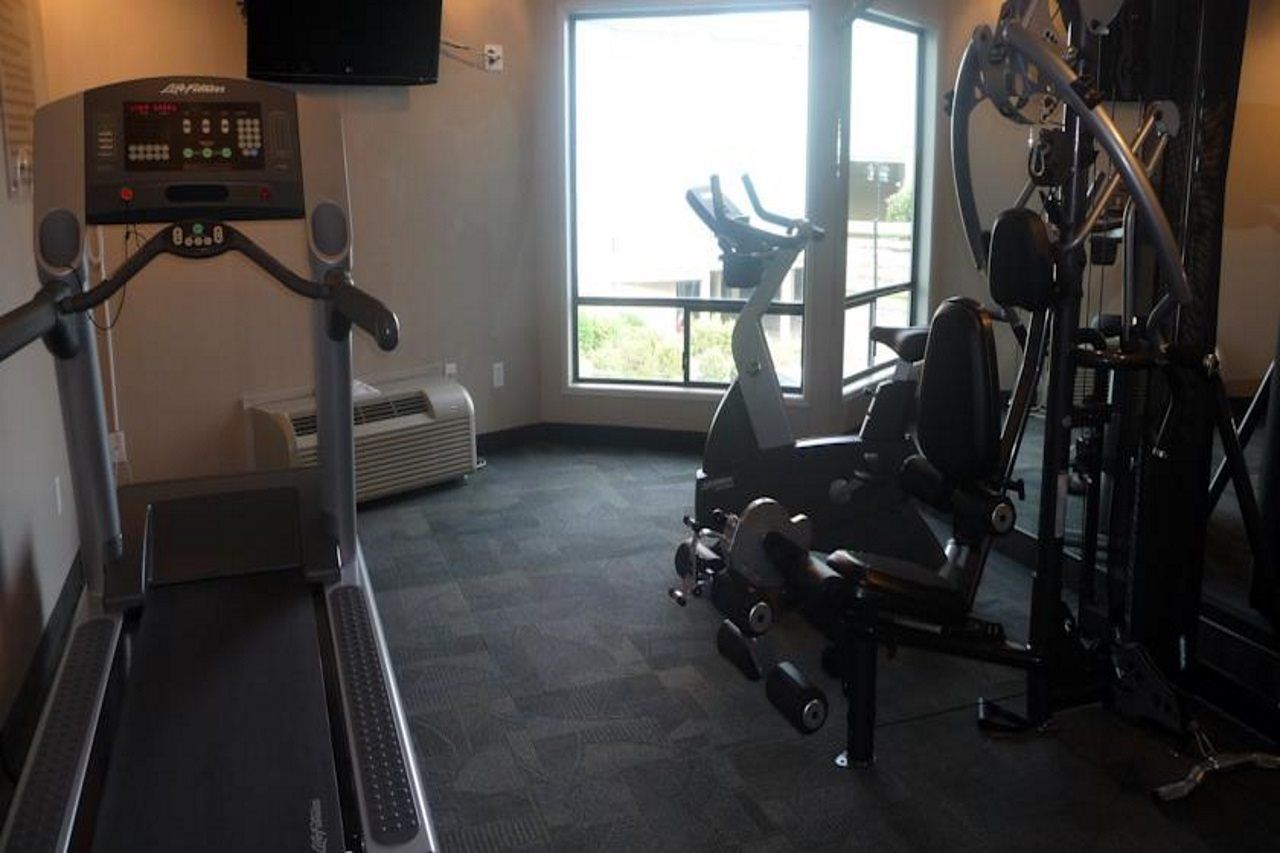 Ramada by Wyndham Kamloops Hotel Bagian luar foto