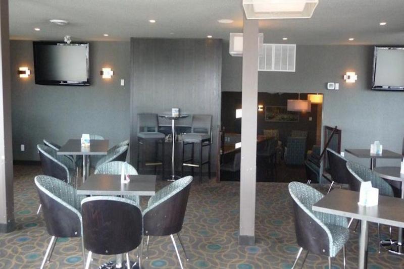 Ramada by Wyndham Kamloops Hotel Bagian luar foto